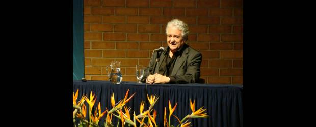 Y el error llegará con lo superfluo, vestido de luces en Explora |