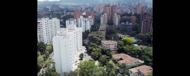 Cobro de valorización empieza en febrero de 2011 | Archivo | La Alcaldía, tras decisión concertada con la comunidad, modificó la resolución que decretaba 14 obras por valorización para El Poblado e incorporó otras ocho que estaban aprobadas en el Plan de Desarrollo. Sin embargo, son susceptibles de ser financiadas por valorización.