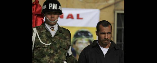 Condenas por secuestro de tres estadounidenses | Archivo | "Gafas" (derecha) y "Martín Sombra" pagarán 19 años de cárcel.