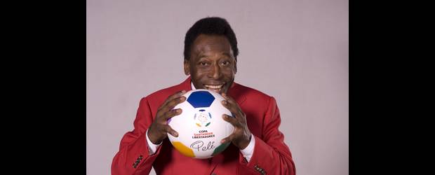 Pelé aún recibe la admiración | Archivo | Pelé, la gran figura del fútbol mundial.