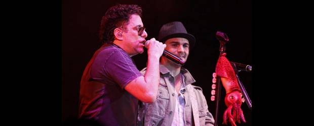 Calamaro y Juanes, una noche de tango y rock | David Sánchez | Calamaro llegó con su On The Rock al coliseo de la UPB, en donde el sonido desilusionó y obligó a los asistentes a cantar alto y fuerte para acompañar en sus notas al Salmón.