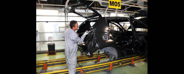 Renault con buen semestre global | | Con nuevos turnos, el reenganche de personal y nuevos proyectos de ensamble para el mediano plazo con el proyecto Duster, Sofasa aprovecha los síntomas de reactivación en el mercado automotor de Colombia.