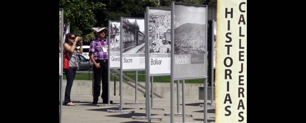 Historias callejeras para devolver el tiempo | Fotos: Julio César Herrera | La exposición Historias Callejeras es itinerante y hace parte de Ciudad Abierta, programa que busca acercar a la ciudadanía con la Bienal Iberoamericana.