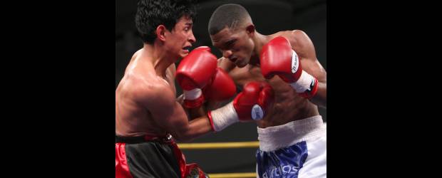 El nuevo rey de los minimoscas es 'Cuchilla' | Colprensa, Cartagena | Jesús 'Cuchilla' Geles, a la derecha, es el segundo campeón mundial colombiano en la actualidad, aunque éste es de manera interina.