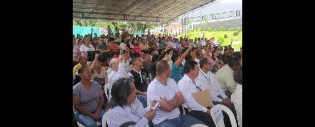 A Meila ya no la sacan de lo suyo | Tatiana Cárdenas | El Parque Bicentenario fue el escenario del acto celebrado ayer, en el que 2.876 familias empiezan a formalizar la propiedad de sus viviendas, edificadas en terrenos del Municipio. El proceso continuará hasta 2011, cuando se estima la entrega de un total de 11.000 títulos de propiedad en cinco comunas.