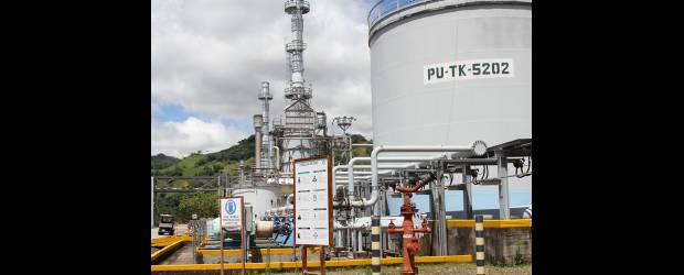 Lista la venta del 10% de Ecopetrol | Archivo | Los analistas estiman que el 10 por ciento de las acciones de Ecopetrol podría valer unos 8.000 millones de dólares (16 billones de pesos). De ellos, se destinaría el 2,0% para financiar la emergencia invernal en varias regiones.