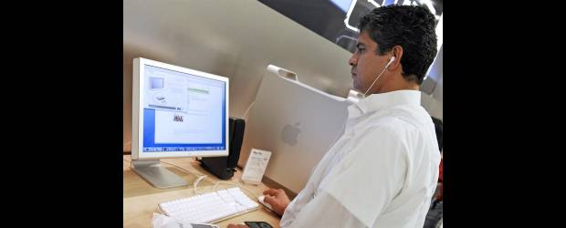 Con mil apps se inauguró tienda de Mac | Bloomberg | En su primer día, se descargaron un millón de aplicaciones de la nueva tienda para usuarios de computadores Mac de Apple.