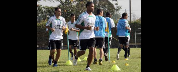 Torres para apuntalar al verde | Hernán Vanegas | Román Torres ofrece potencia en la marca y esa es su misión principal en especial como visitantes, aunque dice que cuando le ordenen atacar lo hará.