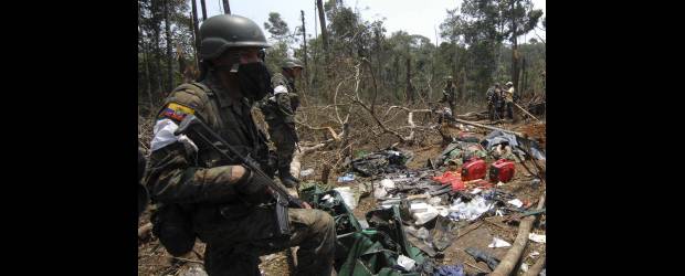 Corte ecuatoriana sobresee a Santos | Archivo | En marzo de 2008, siendo ministro de Defensa, Juan Manuel Santos, tropas colombianas realizaron el operativo en el campamento de alias Raúl Reyes, en territorio ecuatoriano.