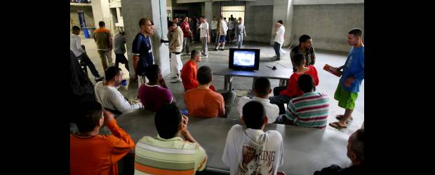 Inpec asesora cambios en las cárceles militares | Jaime Pérez, San Cristóbal | La cárcel de El Pedregal, el San Cristóbal, es una de las 10 que se construyeron bajo el gobierno de Álvaro Uribe y brindan algunas comodidades a los internos.