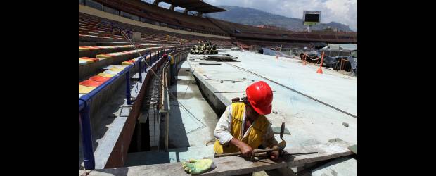 Atanasio: cierra o incumple | Juan Antonio Sánchez | En el estadio Atanasio Girardot se trabaja las 24 horas del día para cumplir con el cronograma presentado a la Fifa. Los dos clásicos generaron inconvenientes y temen que venga lo peor, inclusive invierno.
