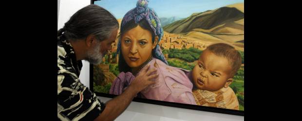 Esa mirada que todo lo cuenta | Róbinson Sáenz | Carlos es el artista de varios murales que están en las estaciones del metro: León de Greiff, de Acevedo; Porfirio Barba Jacob, de Universidad; y Juan XXIII y Vida de Barrio, de la Juan XXIII, del metrocable. Informe BPP: 460 05 85.