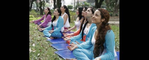 Relájese con el yoga y la música de antaño |