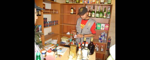 Esté atento a la venta de licor adulterado | Archivo | En lo que va de 2011 han sido decomisadas 29.800 botellas de licor de contrabando y 24.000 más de alcohol adulterado, en Antioquia.