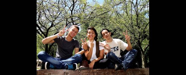 Una fuerza joven que transforma la ciudad | Donaldo Zuluaga | Estiven Cuartas Salinas, Mónica Samudio Valencia y Johnatan Marín Londoño son tres de los ganadores de los Premios Jóvenes que entregó el jueves la Alcaldía de Medellín, en el marco de la Semana de la Juventud. En total, se resaltó la labor de quince muchachos en cinco categorías.