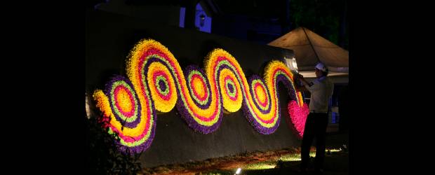 En Orquídeas, el arte es protagonista | Jaime Pérez | La diseñadora Ágatha Ruiz de la Prada quiso compartir la Feria de las Flores a través de su diseño de este jardín vertical, ubicado en la parte exterior del Orquideorama, en el Jardín Botánico.