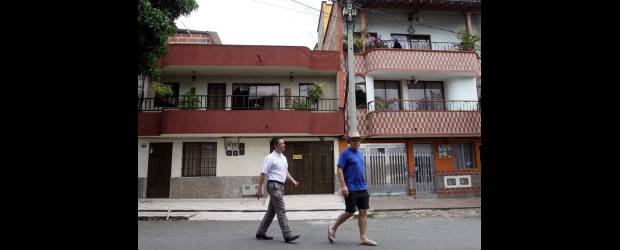 Barrio Obrero no quiere volverse parque | Manuel Saldarriaga | Habitantes del Barrio Obrero aseguran que las autoridades locales nunca compartieron con ellos la idea de convertir su manzana en un parque. Los vecinos se niegan a irse del lugar en el que han vivido durante más de 50 años.