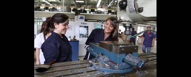 Abren puertas con becas | Donaldo Zuluaga | Otras posibilidades para conseguir recursos para estudiar se pueden explorar en el Icetex, donde se ofrecen créditos y auxilios económicos para estudios de pregrado o postgrado en Colombia o en el extranjero.