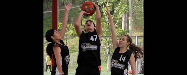 Chicos preparados para ser ¡Invensibles! | Manuel Saldarriaga | Valentina Candamil, José González y Sarita Elejalde estuvieron tres años en la Liga paisa de básquet, pero se pasaron para el Club Los Invencibles para tener una formación más personalizada.