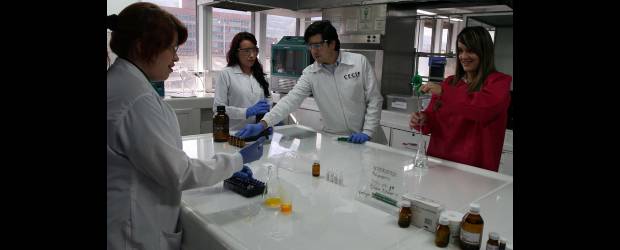 El Cecif alista la planta piloto de medicamentos | Jaime Perez | El Centro de Investigación y Desarrollo Tecnológico de la Industria Farmacéutica fue creado en 1997 para impulsar la competitividad de la cadena productiva. Forma parte de la red nacional de ciencia y tecnología, que apoya Colciencias.