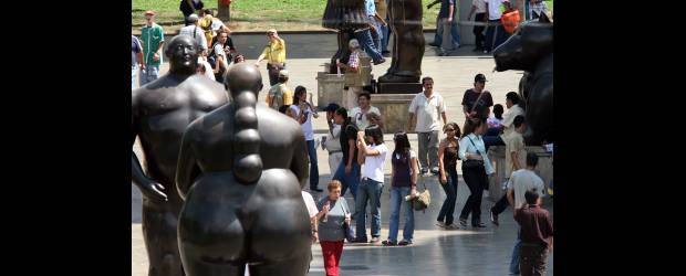 Esculturas del maestro Fernando Botero | Henry Agudelo | Las imponentes esculturas del maestro Fernando Botero, frente al Museo de Antioquia, cautivaron a Eva Weber.