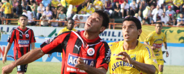 Atlético Huila, más cerca de la clasificación | Colprensa | En Neiva, Atlético Huila goleó 4-1 a Cúcuta y quedó cerca de clasificar a las semifinales de la Liga Postobón II.