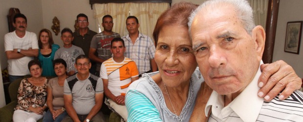 Doce hijos alegran la vida de Manuel y María Marina | Manuel Saldarriaga | No es fácil que un matrimonio de tantos hijos se conserve intacto. Muchos destacan que todos los miembros están vivos y son la admiración en el barrio El Congolo, del municipio de Bello.