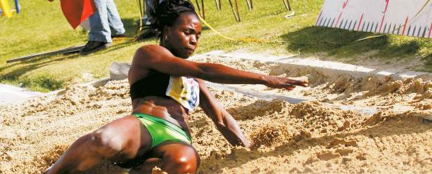 El festejo llega a Londres | Colprensa, Bogotá | Catherine Ibargüen fue la reina del Nacional de atletismo, tras quedarse con tres medallas de oro y barrer con los saltos: el alto, el largo y el triple. Precisamente en ese triple, la antioqueña hizo récord nacional y marca mínima A para estar en los Juegos Olímpicos de Londres, con un salto de 14.50, el mejor en la historia del país.