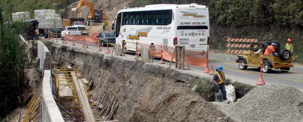Llegarán más plata y obras a Ancón | Julio César Herrera | Tres frentes de trabajo se abrieron desde que se reanudaron las obras de la doble calzada en la troncal Occidental, en el tramo Ancón-Primavera, hoy solo hay dos debido a dificultades en la entrega de un predio en el sector de La Tablaza. Sin embargo, el Invías destaca una mejor movilidad en ese sector.
