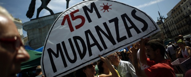 Indignados levantan su campamento "para ser más fuertes" | Reuters | En Madrid, donde en alguna de las jornadas llegaron a concentrarse unas 25.000 personas, este domingo hubo labor de levantamiento y limpieza del "campamento"