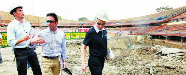 Medellín, bien librada del aterrizaje Fifa | Juan Antonio Sánchez | Todos los rincones del Atanasio Girardot fueron chequeados ayer por los comisionados de Fifa, que insisten en ver en Medellín los mayores progresos.