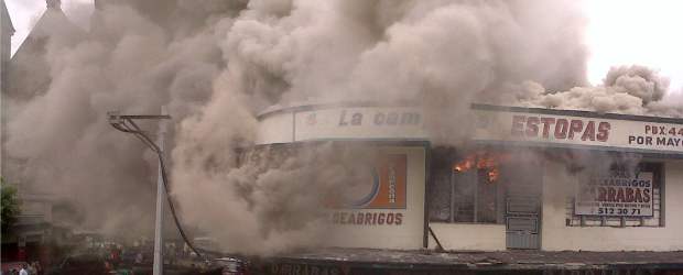 Incendio en fábrica de estopas | Jorge Zuluaga