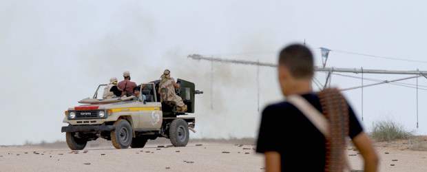 Descubren otras tres fosas comunes en Trípoli | Reuters | Los comabtes siguen en Líbia entre los rebeldes y las fuerzas leales a Gadafi.