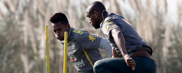 Disputados 13 de 26 partidos, el torneo sigue sin levantar vuelo | Reuters | Brasil, con Robinho y compañía, aún no cumple con las expectativas de los fanáticos.