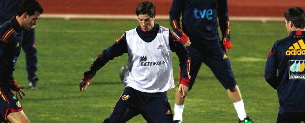 La Roja busca el desquite ante Colombia | Reuters | El juego ante Colombia ha tomado ciertos matices de revancha. Perder ante un equipo sin títulos y sin figuración en el panorama internacional, en el Santiago Bernabéu, es algo que los campeones del mundo no se pueden permitir.