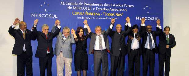 Colombia reafirmó su compromiso con la integración en la cumbre del Mercosur | Reuters | Angelino Garzón (derecha) representa en la cumbre al presidente Juan Manuel Santos.