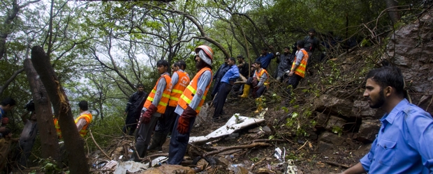 Todos los 157 pasajeros a bordo de un avión que se estrelló en las colinas cercanas a Islamabad murieron, dijo este miércoles un funcionario paquistaní. | AP | Todos los 157 pasajeros a bordo de un avión que se estrelló en las colinas cercanas a Islamabad murieron, dijo este miércoles un funcionario paquistaní.