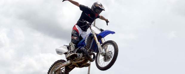Un "extremo" por Dúver | Jaime Pérez | Dúver Restrepo es de los mejores del freestyle en Colombia. Por los amigos de lo ajeno ahora le toca volver a comenzar y su prioridad es comprar una moto.