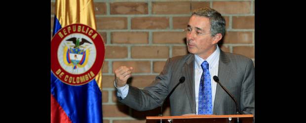 Desempleo: sí hay fórmulas para enfrentarlo | Jaime Pérez | Ante un auditorio de estudiantes de la Universidad Eafit, el presidente Álvaro Uribe Vélez presentó su propuesta para la generación de empleo. Seguridad, inversión, educación, innovación y apertura de mercados, tienen la clave.