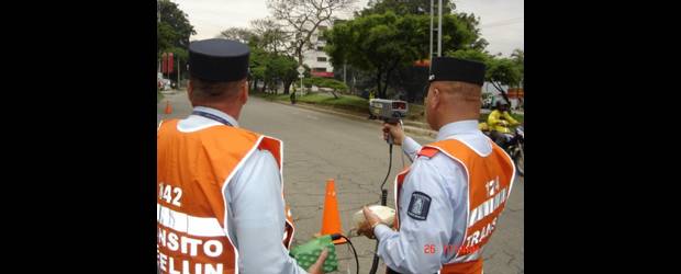 Billonario alivio en multas de tránsito | Archivo | Según la representante a la Cámara por Bogotá, Gloria Estella Díaz, muchas de las obligaciones que tienen los ciudadanos por comparendos de tránsito eran irrecuperables. Ahora serán menos gravosas, con la Ley 1383.