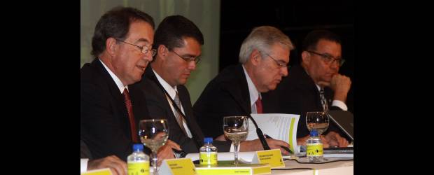 Argos va a Panamá por negocio de US$90 millones | Julio César Herrera | vicepresidente Jurídico-secretario General, y de Carlos Enrique Piedrahíta Arocha, miembro de la Junta Directiva.