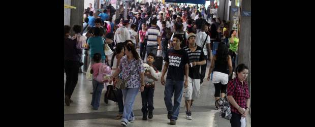 Plan terminales, para 900.000 viajeros | Julio César Herrera | Ayer en la tarde, la afluencia de viajeros en la Terminal Norte fue notoria, pero para hoy y mañana se espera el grueso mayor de paseadores.
