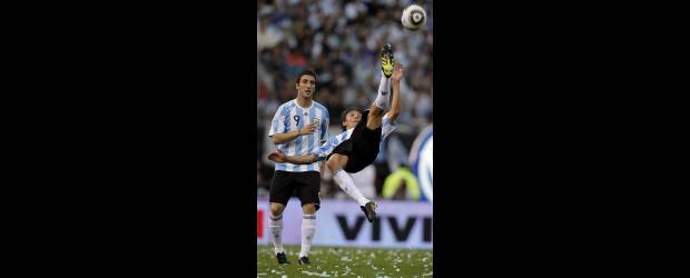 Sexo sí, champaña no en Argentina | Natasha Pisarenko, Ap-buenos Aires, Arg. | Los jugadores argentinos viajarán con sus esposas al Mundial.