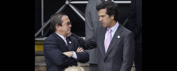 La OEA calienta el tema del regreso de Honduras | Karel Navarro, AP - Perú | Los cancilleres de Ecuador, Ricardo Patiño; y de Colombia, Jaime Bermúdez, reflejan las posiciones encontradas en la OEA respecto al tema Honduras. Colombia aprueba el regreso del país centroamericano al organismo y Ecuador no.