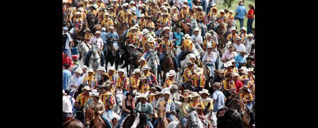 Para el desfile del sábado 31 prepare su caballo | Archivo | Los lugares destinados para ver el desfile son la autopista y la avenida Guayabal. No se podrá ver el desfile en la avenida Regional y en el puente de La Aguacatala. Estos espacios estarán sellados.