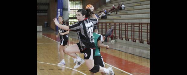 Recta final en torneos de Feria de las Flores | David Sánchez | El equipo Estudiantes de la Plata, de Argentina, es favorito para quedarse con el título del torneo internacional de balonmano que se juega en la Universidad de Medellín. La Selección Antioquia es su principal escollo.