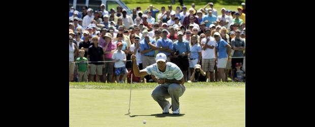 Camilo se gastó sus ahorros | Ray Stubblebine, Reuters-Nueva Jersey | Aunque no tuvo una buena jornada, Tiger Woods pasó el corte y sigue con la esperanza de continuar en los otros torneos del playoff de la Copa FedEx.