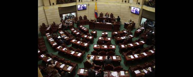 Congreso definirá reglas de la reforma política | Archivo | El ministro del Interior, Germán Vargas Lleras, radicó el proyecto de la ley estatutaria que busca reglamentar la reforma política votada en 2009.