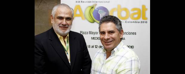 Cambio del clima y sus plagas, males del banano | Edwin Bustamante | El presidente de Acorbat Internacional, Víctor Hugo Quimi Arce, a la izquierda, y Roberto Hoyos Ruiz, presidente de Augura, encabezan las deliberaciones de la reunión número 19 de la Asociación, que inicia hoy en Plaza Mayor.