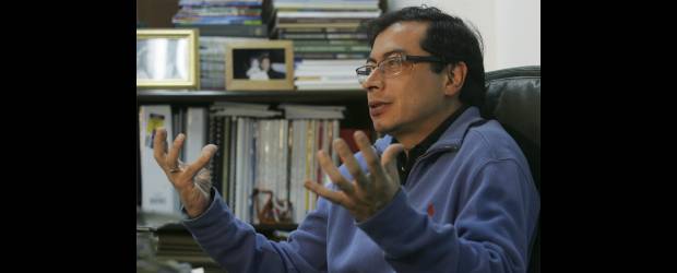 El problema del Polo está en su dirección: Petro | Archivo | De no haber una revolución, el Polo perderá su posibilidad de ser una alternativa de poder en Colombia, afirmó Gustavo Petro al confirmar su retiro de la colectividad que fundó hace cinco años. Las diferencias con Jorge Robledo y los hermanos Moreno Rojas son irreconciliables.